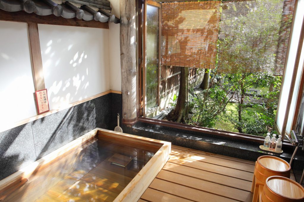 保津川の間　京都嵐山旅館辨慶（ベンケイ）露天風呂イメージ
